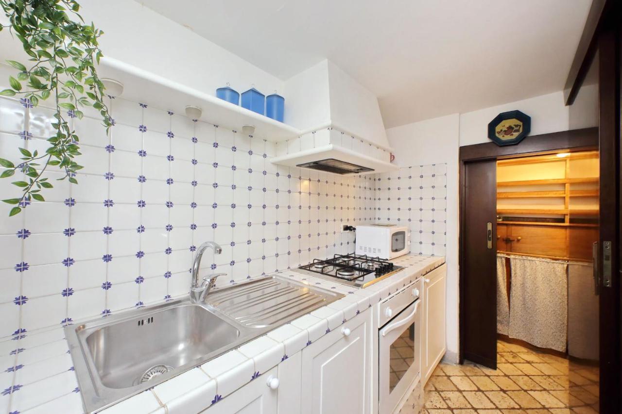 Sora Apartment Rom